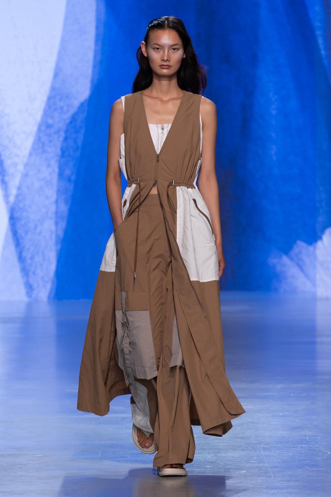 ウジョー 2026年春夏コレクション - 酷暑の都市を軽やかに生きる｜写真17