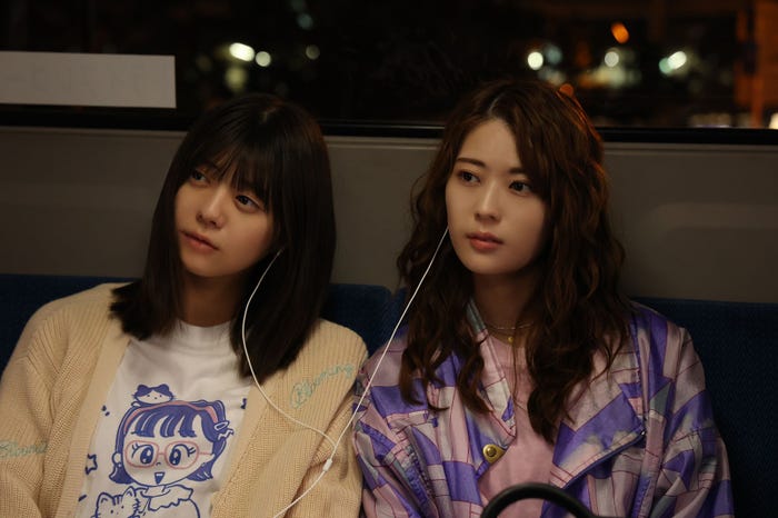 冨里奈央、岩本蓮加「ふたりエスケープ」第4話（C）田口囁一・一迅社／「ふたりエスケープ」製作委員会