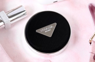 【PRADA】プラダ リヴィール メッシュ クッションファンデーション｜下半期ベスコス | 集英社の美容総合メディア『MAQUIA（マキア）』公式サイト