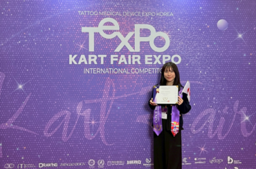 薄毛・抜け毛に特化した頭皮アートメイクブランド「One Hair Artmake」から、美容大国 韓国で開催された『KART FAIR フェスティバル』に吉田れいが審査員として参加。