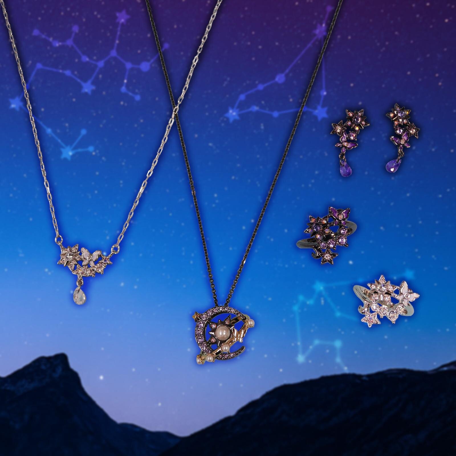 ネックレス 14,300円、ネックレス 27,500円 イヤリング 15,400円、リング 各13,200円