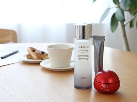 【2025年ベストコスメ・スキンケア総括】“効かせる”はどこまで進化した？ 今年の名品の中から、40〜50代、何を買ったらいいかを解説します！_img0