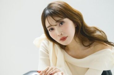 「2ちゃんに『デブ』と書かれているのを見つけて…」“普通の公立女子高生”がNo.1グラビアアイドルになるまで…オリックス平沼翔太の妻・森咲智美が語る半生 - プロ野球 - Number Web