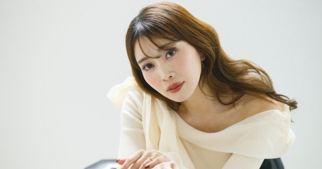 「2ちゃんに『デブ』と書かれているのを見つけて…」“普通の公立女子高生”がNo.1グラビアアイドルになるまで…オリックス平沼翔太の妻・森咲智美が語る半生 – プロ野球 – Number Web 「2ちゃんに『デブ』と書かれているのを見つけて…」“普通の公立女子高生”がNo.1グラビアアイドルになるまで…オリックス平沼翔太の妻・森咲智美が語る半生 - プロ野球 - Number Web