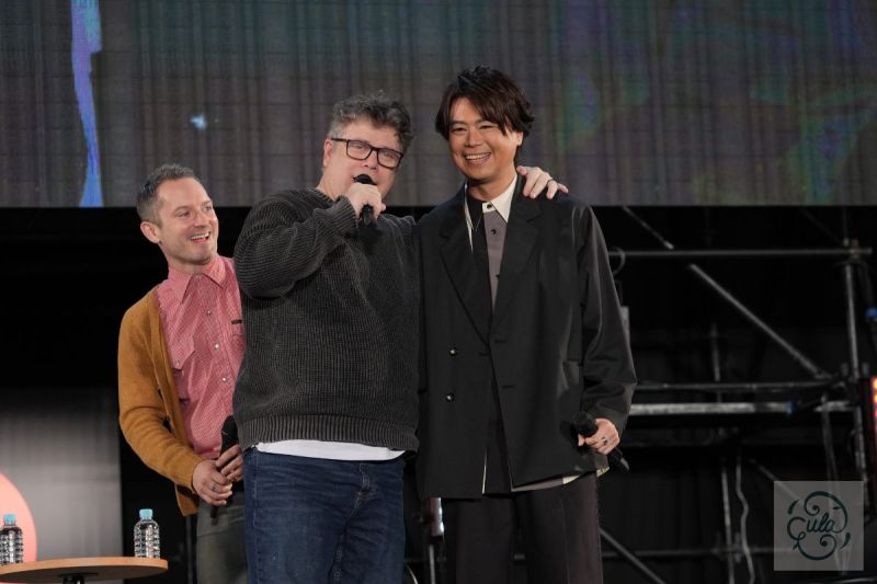 （左から）イライジャ・ウッド、ショーン・アスティン、浪川大輔 © cula