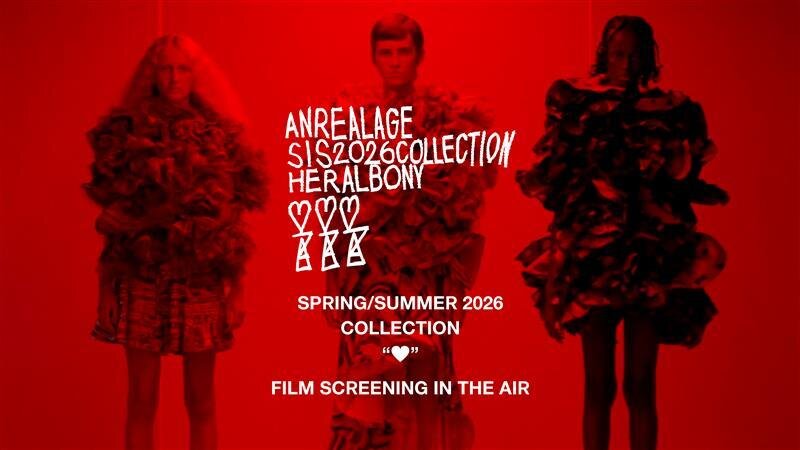 お台場でアンリアレイジの空中ファッションショー、“生き物のように動く服”がイルミネーションと共演｜写真1