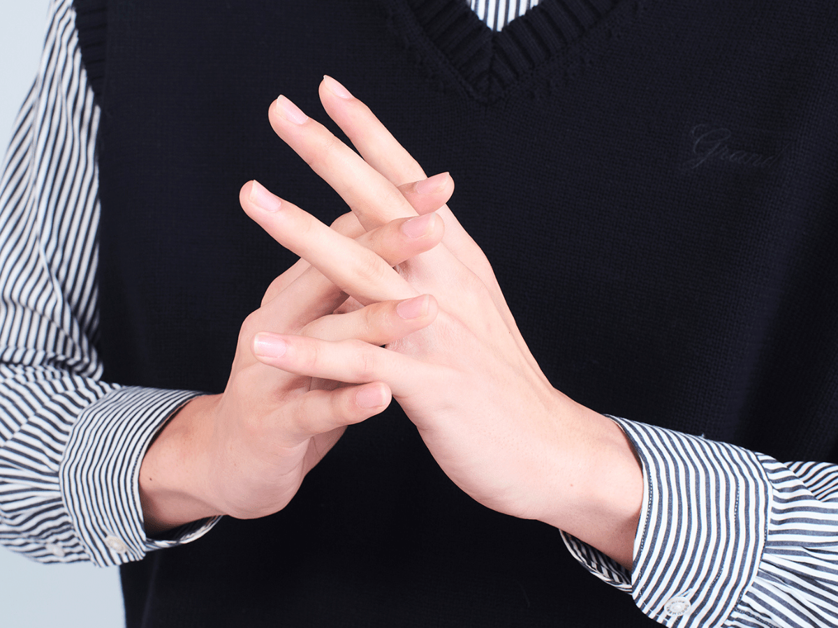 ハンドクリーム塗り方　手指にも塗る