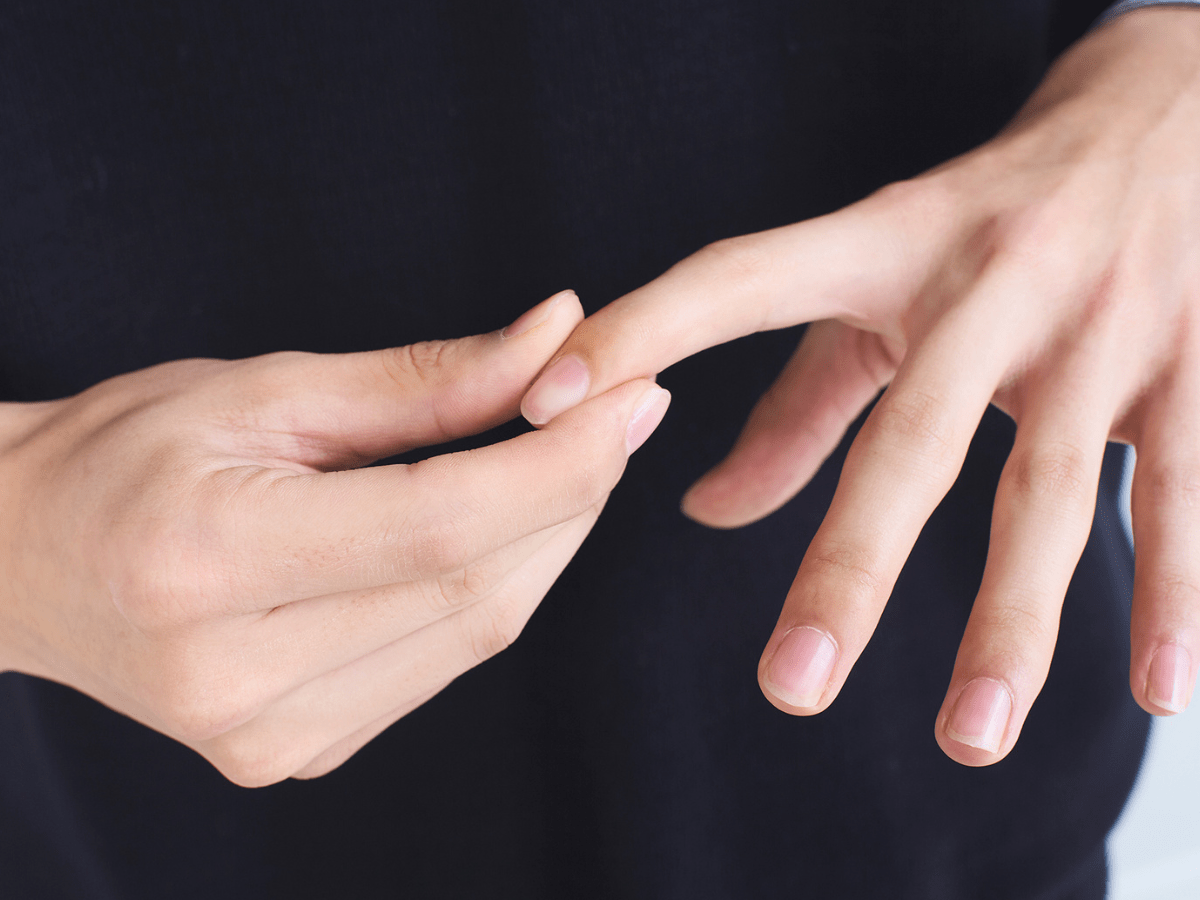 ハンドクリーム塗り方　ネイル部分