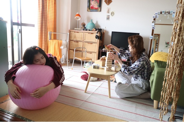 乃木坂46・岩本蓮加、冨里奈央W主演ドラマ「ふたりエスケープ」より