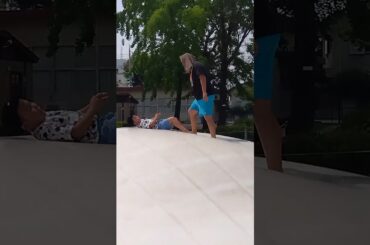 ぱぱこどものゆうぐであそぶ