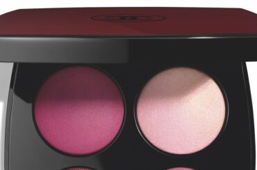 誕生から30年超。シャネルのアイコンカラー“ルージュ ヌワール”の伝説を再び | Vogue Japan