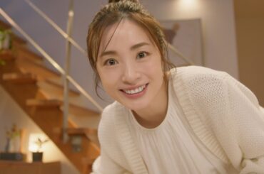 上戸彩、クリスマスに欲しい意外なものとは？　「明治Wのスキンケアヨーグルト」新CM「風呂上がり女子篇」＋インタビュー