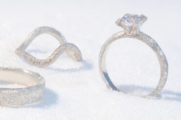 イー・エム”まるで星屑の輝き”ジュエリー、ストーン付きピンキーリングやフープピアス - ファッションプレス