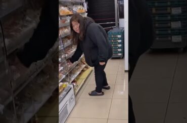 あおいちゃんがコンビニで万引き…(歌舞伎町・ホスト狂い) #shorts