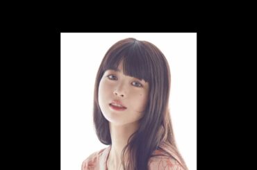 ＜馬場ふみか＞「美しい」「髪の毛の色もすてき」　自身インナーブランドでモデル　レースブラをカジュアルに