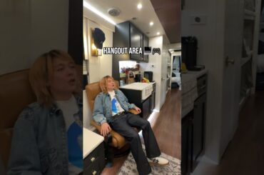 Ever wondered what life on the road looks like? Toru’s giving you the VIP tour 🚌🎸 #oneokrock