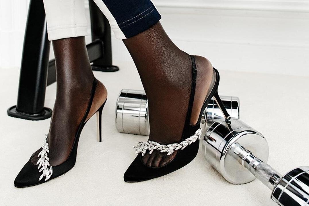 バレンシアガ×マノロ ブラニクコラボ、“クリスタル刺繍”輝くシルクサテンのシューズ – ファッションプレス バレンシアガ×マノロ ブラニクコラボ、“クリスタル刺繍”輝くシルクサテンのシューズ - ファッションプレス