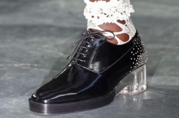 ジミー チュウ ノワール ケイ ニノミヤ、“スタースタッズ”煌めくレザーシューズや巾着バッグ