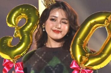 ＜香音＞野々村真の長女　超ミニスカコーデで美脚ウオーキング　「まつげ、バサバサ」と振り返る