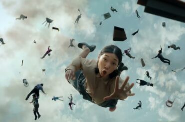 トミー・リー・ジョーンズ、安藤サクラ出演／サントリーコーヒー「クラフトボス 甘くないイタリアーノ」の「地球調査シリーズ」新CM「宇宙人ジョーンズ・ある日のカフェ」篇