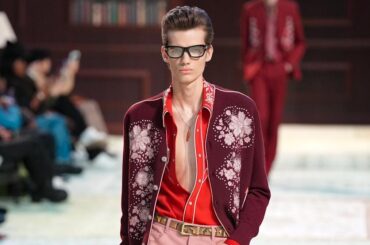 アミリ 2026-27年秋冬コレクション、日常と非日常を行き来するモダンなアメリカン・ラグジュアリー - ファッションプレス