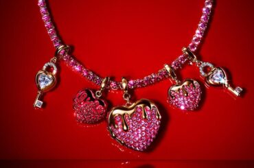 スワロフスキーのバレンタインジュエリー、“甘い恋”滴るハートや南京錠のクリスタルチャーム - ファッションプレス