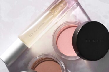 THREE26年春コスメ、“桜香る”ハーバルフローラル香水＆アイにもリップにも使える春色バーム - ファッションプレス