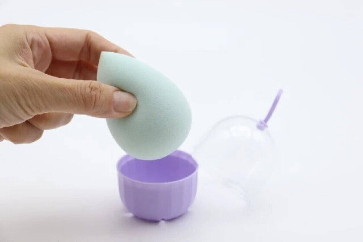 ダイソー メイクパフ(しずく型、ケース付)