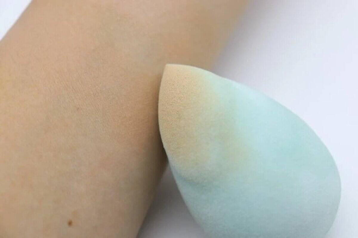 ダイソー メイクパフ(しずく型、ケース付) 使用例