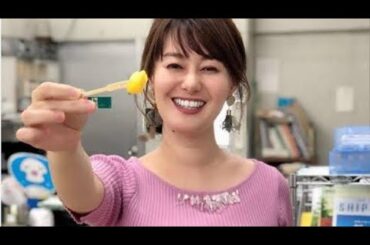 《「どっちもたわわ」》“スイカップ”で話題の44歳元NHKアナ、バナナに手を添えた笑顔ショットに反響