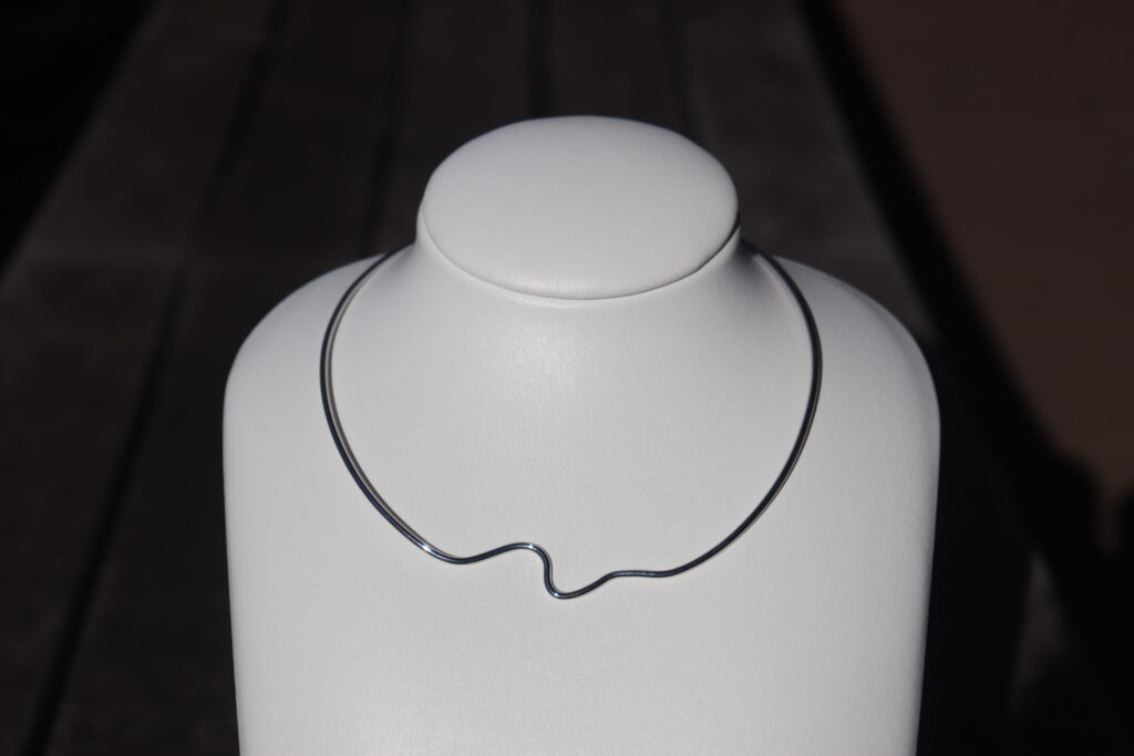 「m_r tokyo」がジュエリー分野へ初進出：ネックカフ【ただよう想いのネックカフ】①