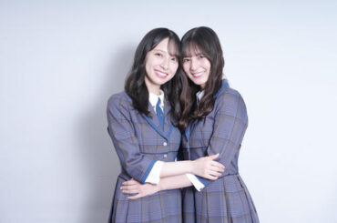 新曲でダブルセンターを務める日向坂46の金村美玖（左）と小坂菜緒（撮影・足立雅史）