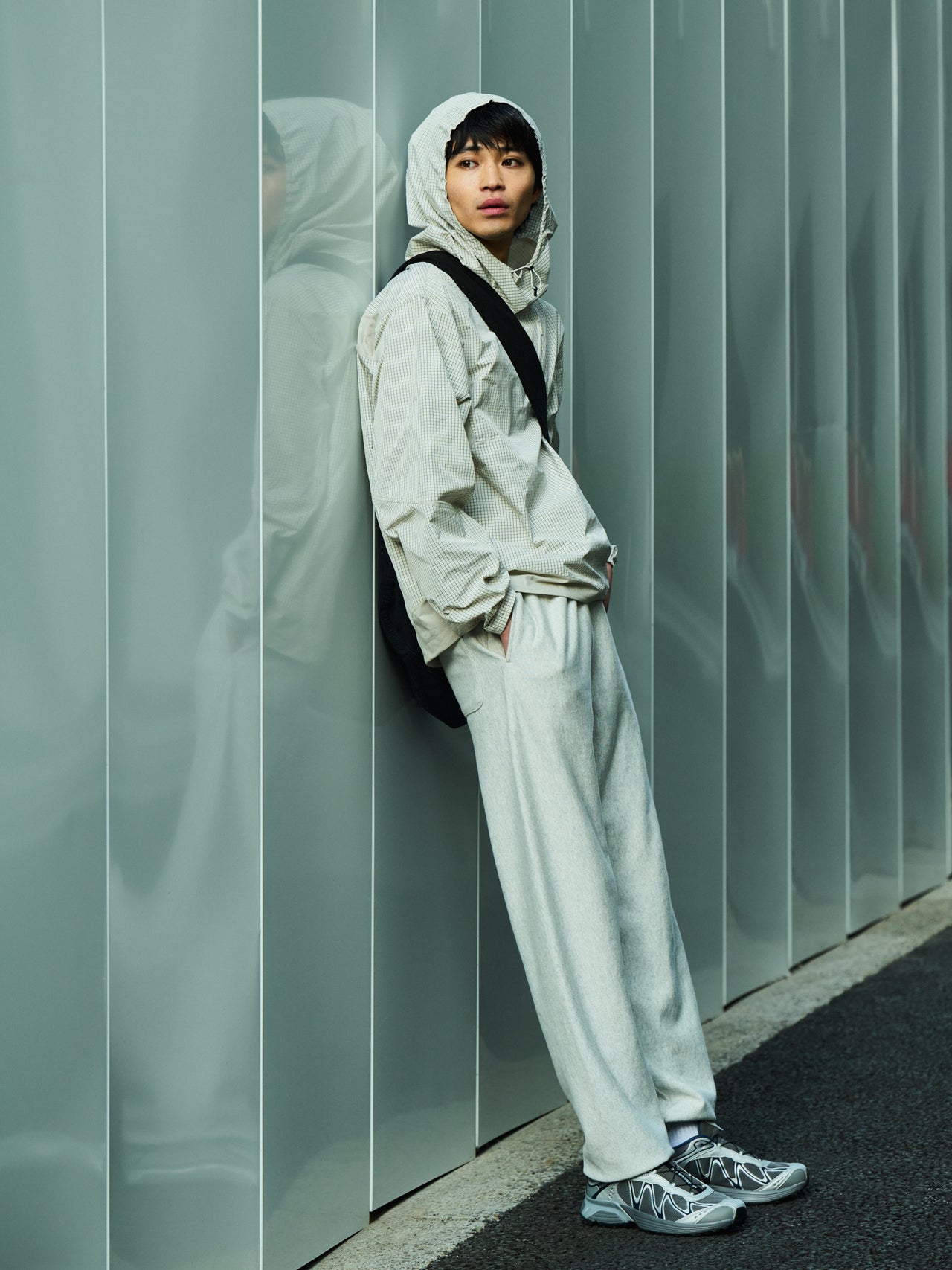 サロモン、スニーカー、全身カット、中田圭祐