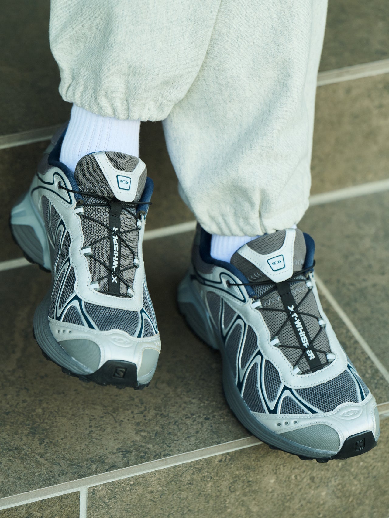 サロモン、スニーカー、寄りカット、中田圭祐