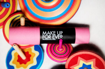 「メイクアップフォーエバー」のマルチに使える“アーティスト カラークレヨン”にパステルピンクの新色が仲間入り - WWDJAPAN