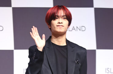 高橋恭平「ISLAND Natural Diamond Essence Stick」イメージキャラクターでISLAND製品兼任に