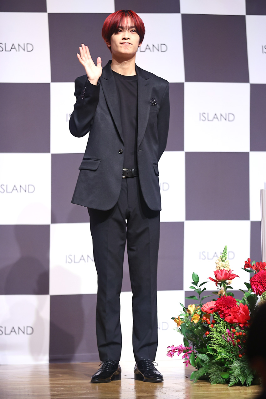 高橋恭平「ISLAND Natural Diamond Essence Stick」イメージキャラクターでISLAND製品兼任に2