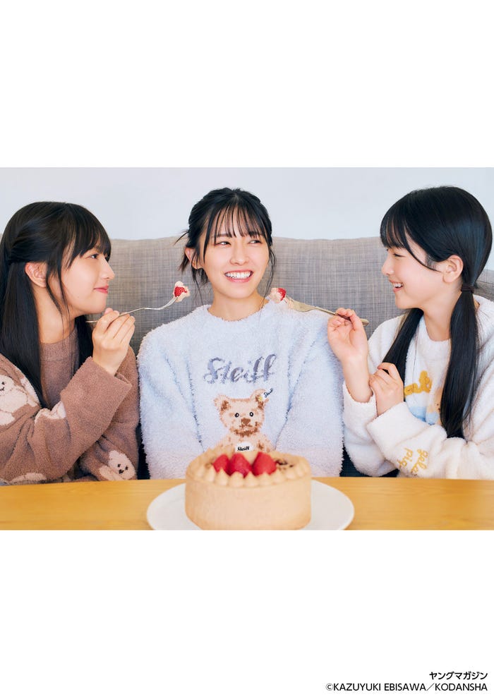 海邉朱莉、大越ひなの、鈴木佑捺（C）KAZUYUKI EBISAWA／KODANSHA