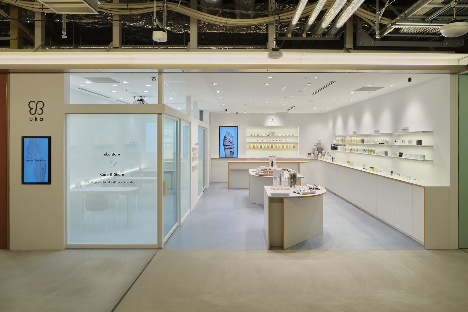 ショップとサロンが併設された店舗。