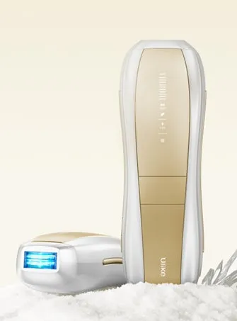 2つのUlike脱毛器が雪のような背景に置かれた画像です。