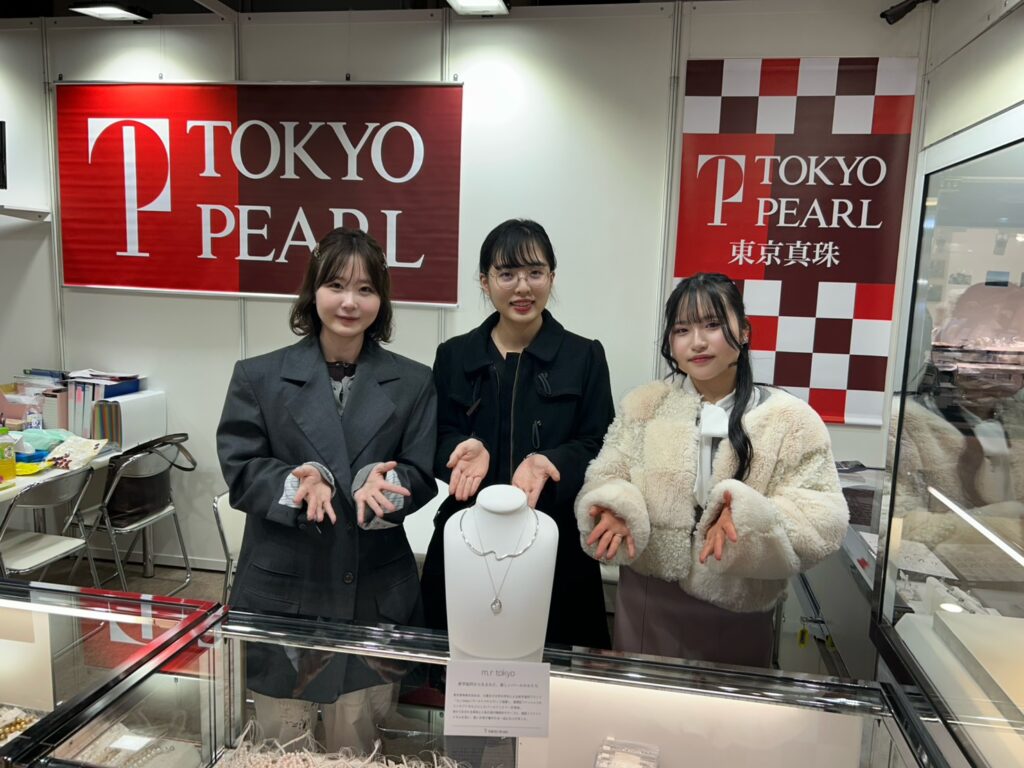 「m_r tokyo」がジュエリー分野へ初進出：企画学生（左から）伊藤凪沙さん、山田千翔さん、黒澤蒼さん
