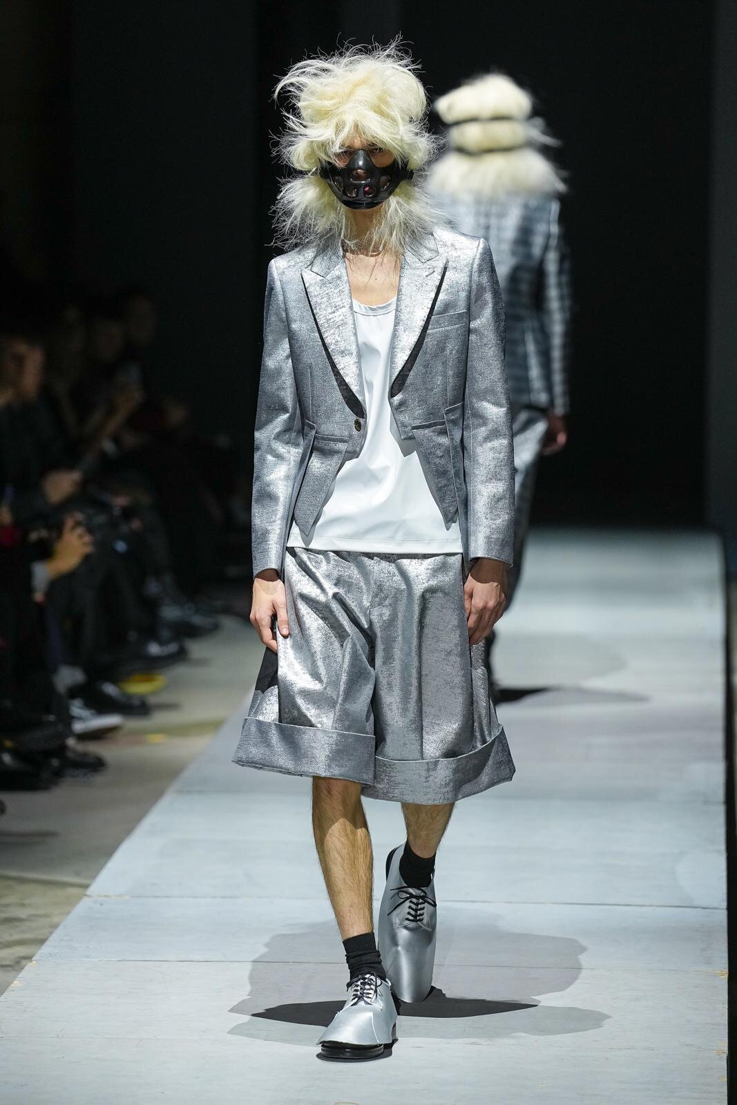 コム デ ギャルソン・オム プリュス 2026-27年秋冬コレクション、“ブラックホール”をテーマに｜写真28