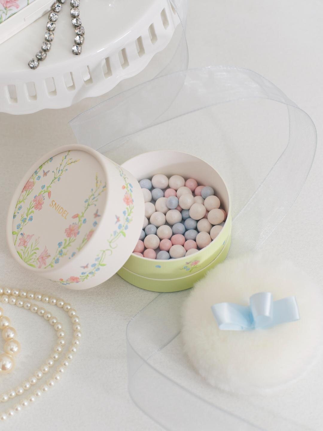 スナイデル エターナル ラディアンス パウダー 4,620円<限定品>