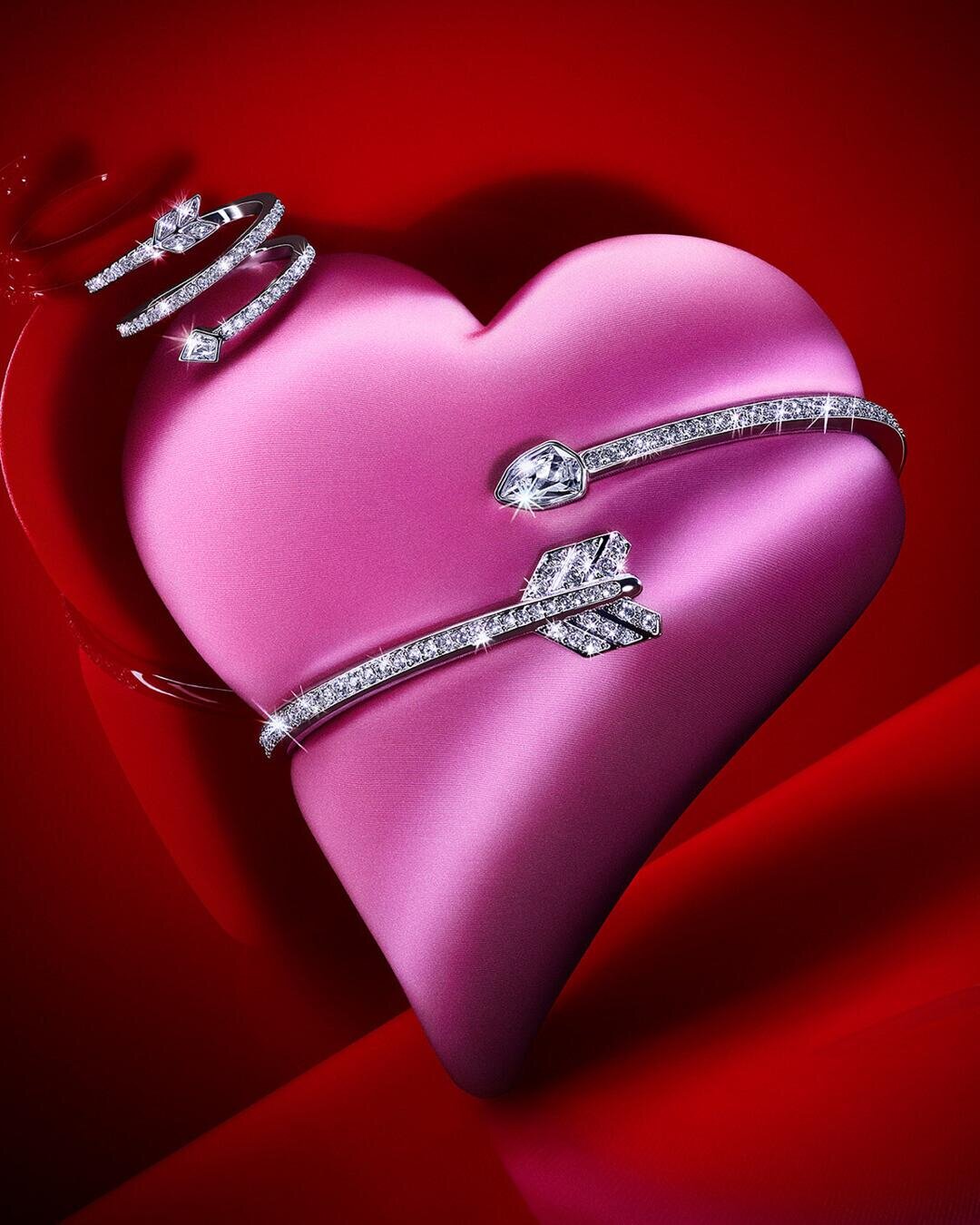 イディリア リング 23,100円、イディリア バングル 27,500円