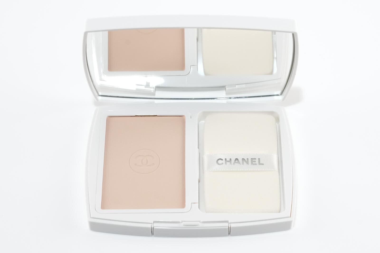 シャネル「エクラ プルミエ コンパクト」SPF 30/PA+++ 全7色 各12,650円/リフィル 9,460円