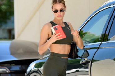 レギンスはどこまでOK？2026年、ファッションとして進化するレギンススタイル | Vogue Japan