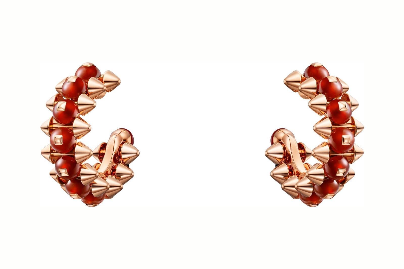 イヤリング(レッドアゲート) 1,557,600円 Yona Hillat © Cartier