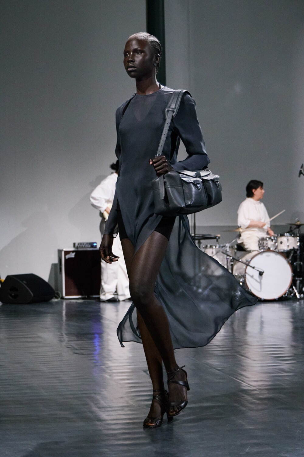 ルメール 2026年春夏コレクション、直感的に構成する衣服｜写真1