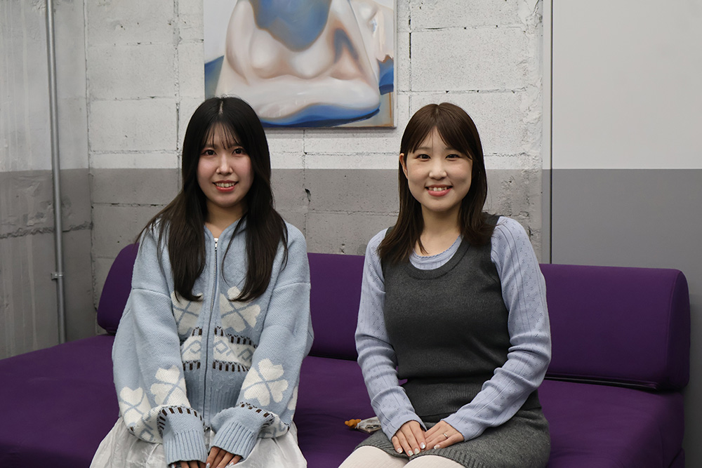 （左）江渡伊毬／「ミニュム」ディレクター、（右）濱田栞／pool 代表取締役