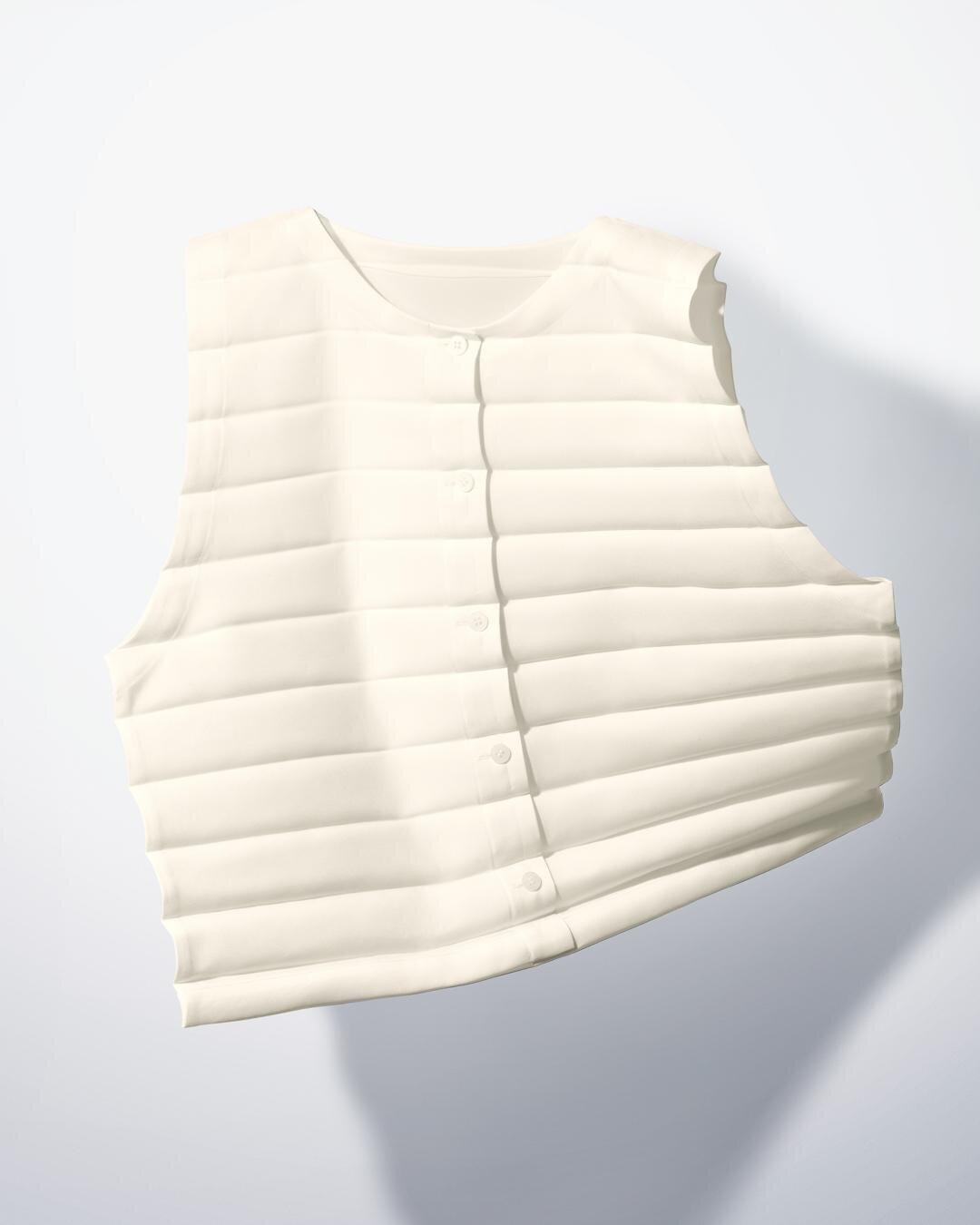 「リップル プリーツ」タンクトップ オフホワイト 31,900円